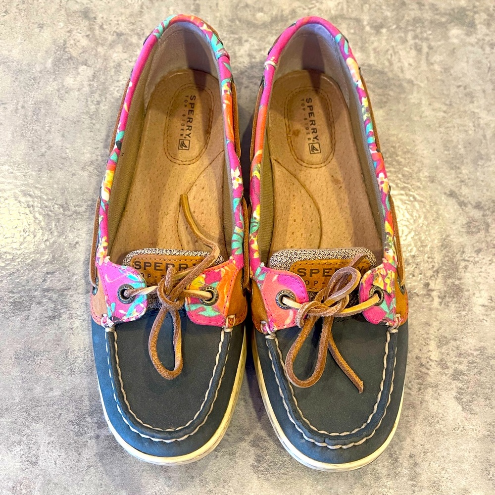 Sperry size 7